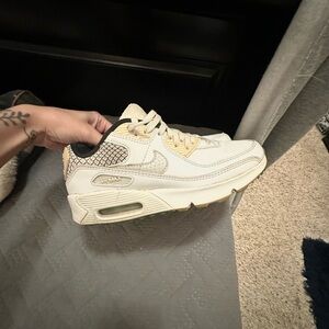 Women's Nike AirMax 90 sneakers